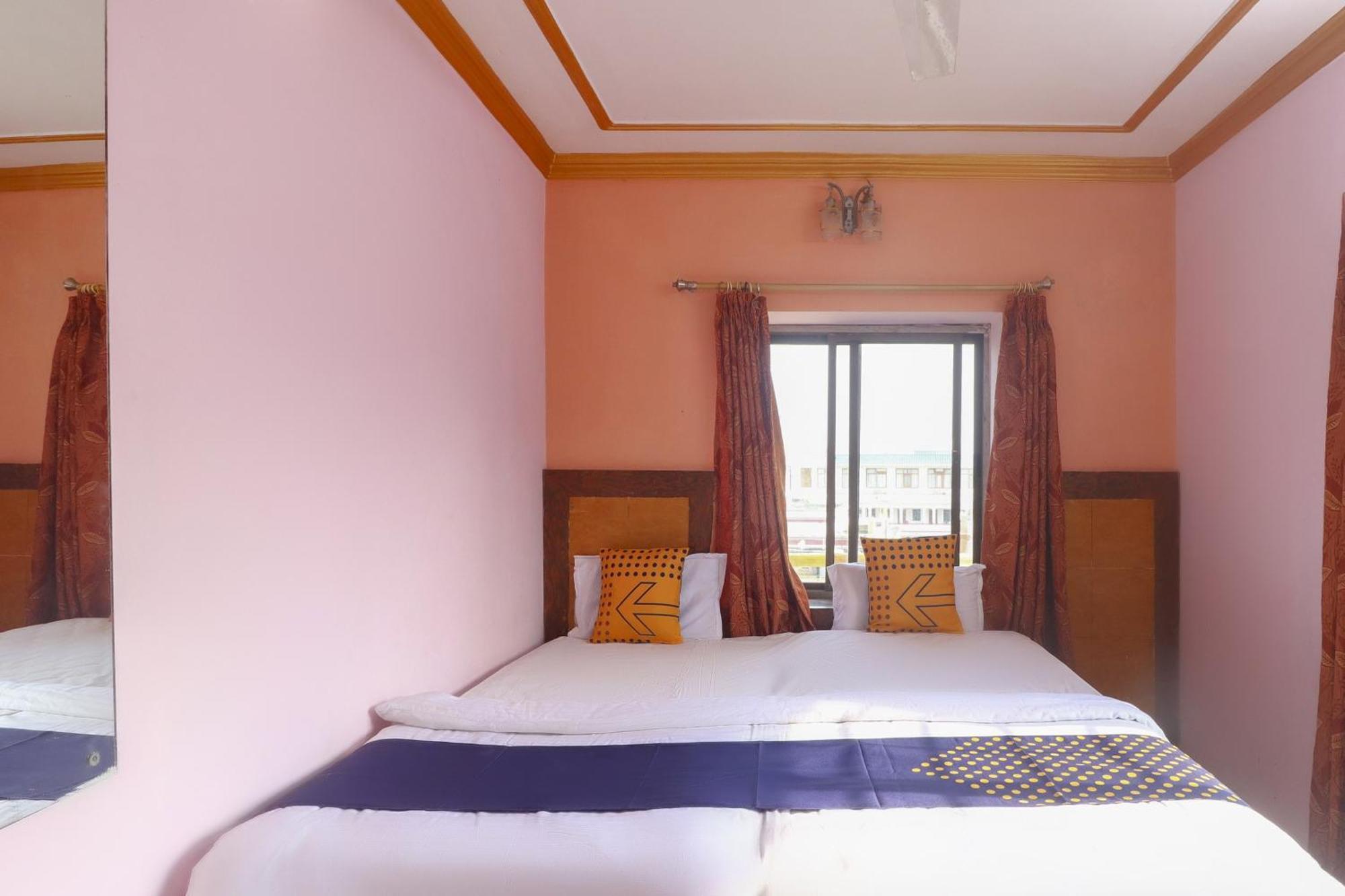 Spot On 75963 Hotel Prince بود جايا المظهر الخارجي الصورة